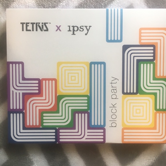 NEW Tetris x Ipsy Eyeshadow Pallete - Picture 2 of 4